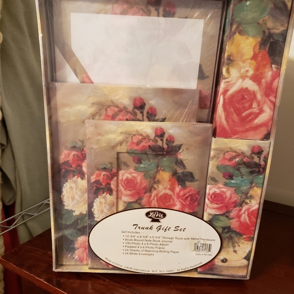 Trunk Gift Set - Picture 7 of 9